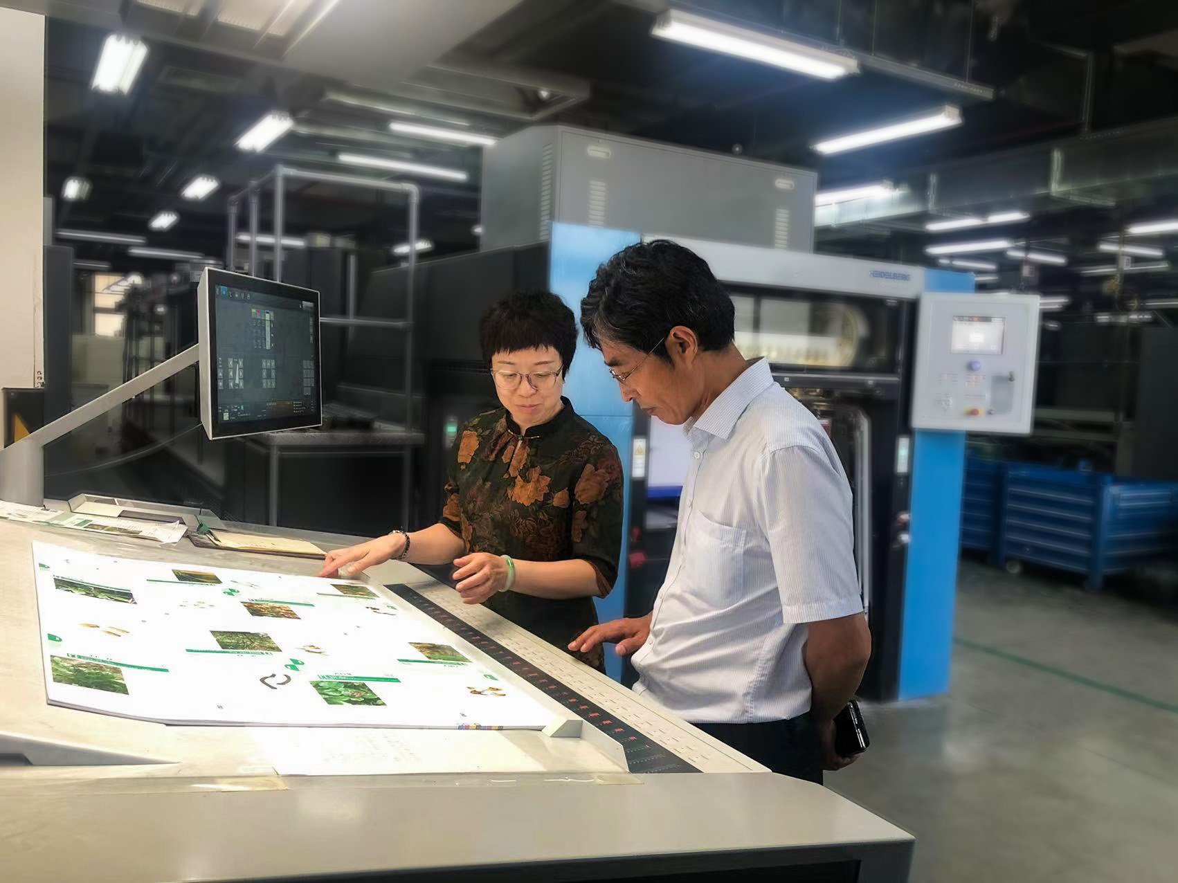 北京印刷学院专家组一行受邀赴首页| 尊龙集团中国官方网站调研数字印刷项目